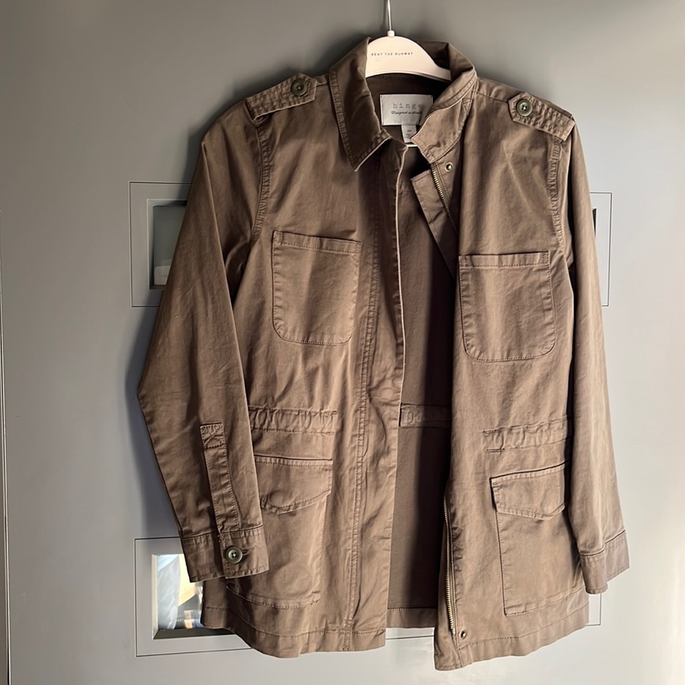 Never worn hinge jacket. Perfect for fall or winter!